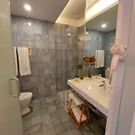 Augusta Boutique House בית הארחה 4*